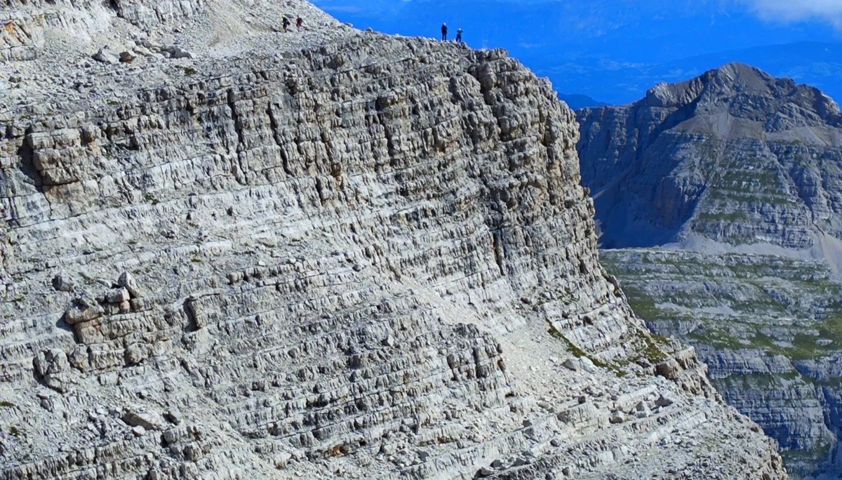 Auf den Bändern des Sentiero Alfredo Benini | © Erika Chaari  / DAV Mainz