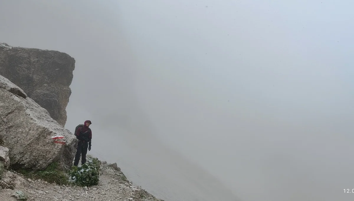 Aufstieg durch Regenwolken zur Bocca di Brenta  | © Erika Chaari  / DAV Mainz