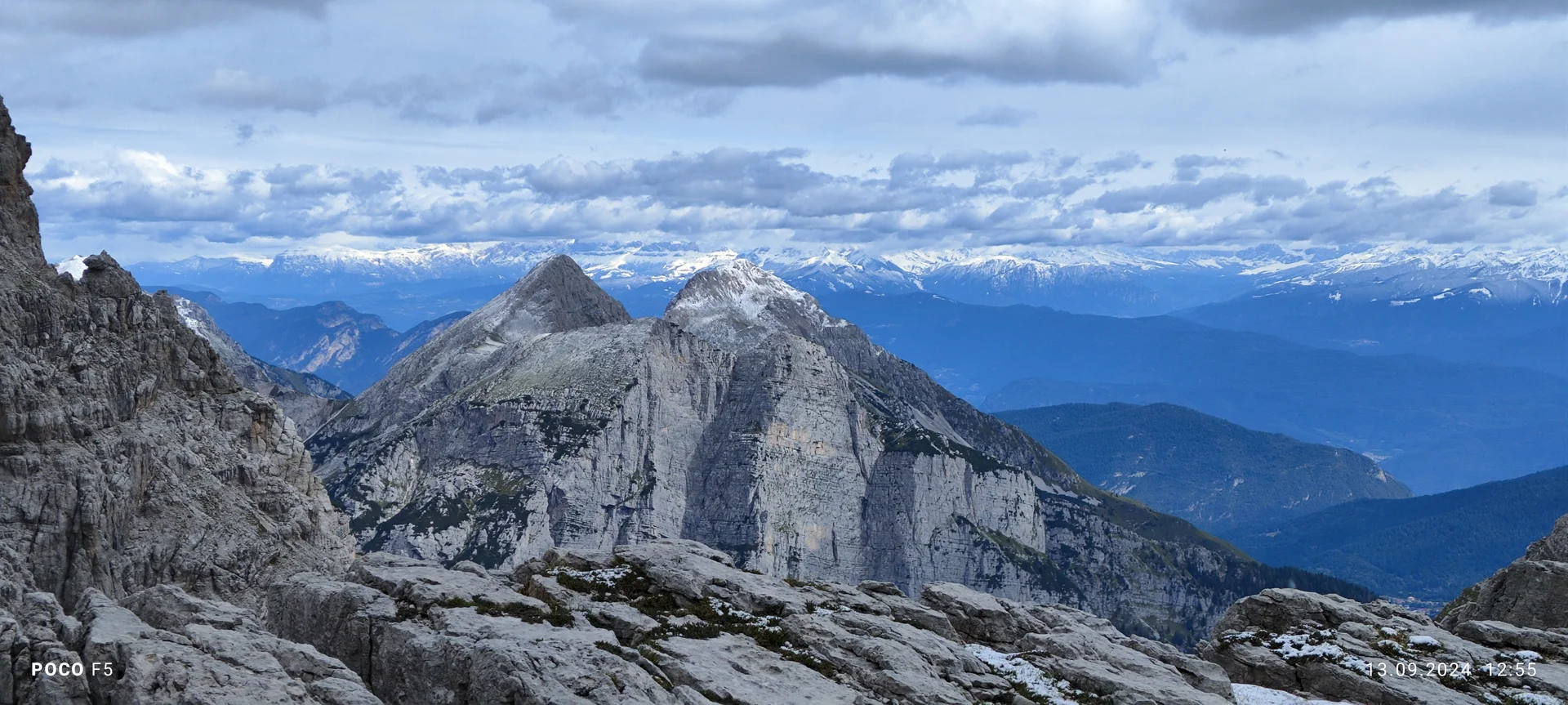 Aussicht auf schneebedeckte Gipfel | © Erika Chaari  / DAV Mainz