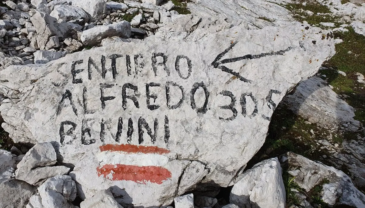 Wegweiser zum Sentiero Alfredo Benini | © Andreas Böttcher / DAV Mainz