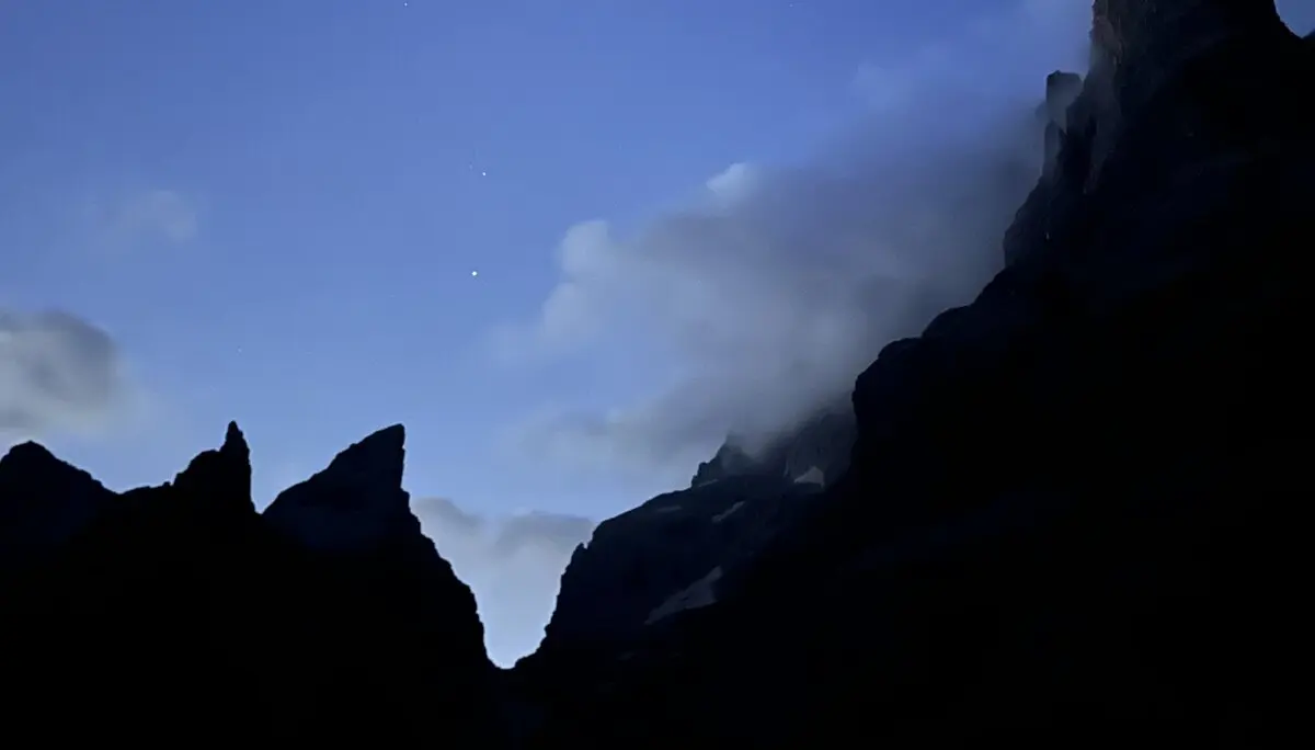 Früher Aufbruch am Rifugio Tuckett | © Sandra Holte / DAV Mainz