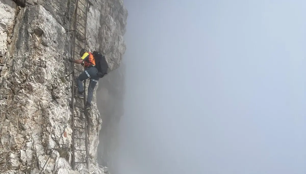 Sentiero Bocchette Alte - erste Leitern abwärts | © Dustin Rottmann / DAV Mainz