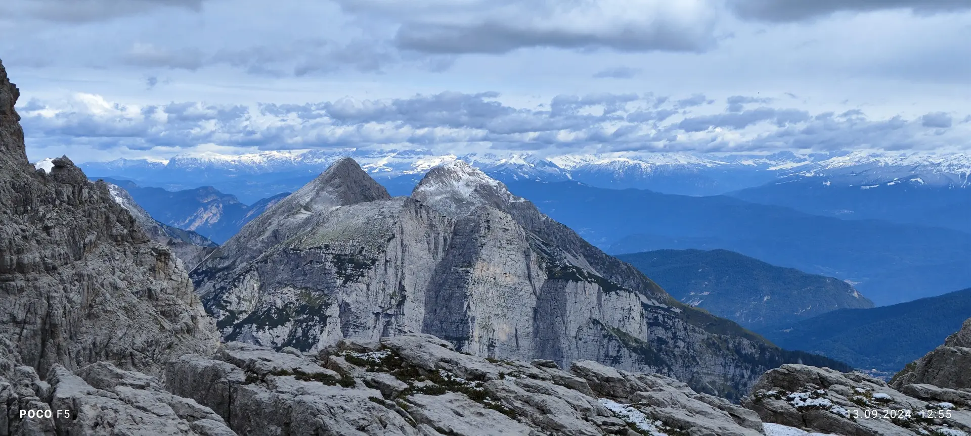 Aussicht auf schneebedeckte Gipfel | © Erika Chaari  / DAV Mainz