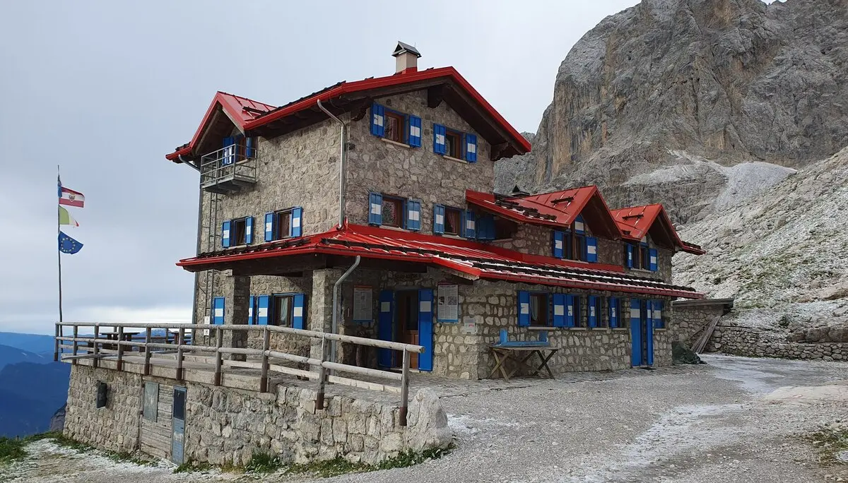 Rifugio Agostini … mit vereisten Wegen | © Andreas Böttcher / DAV Mainz