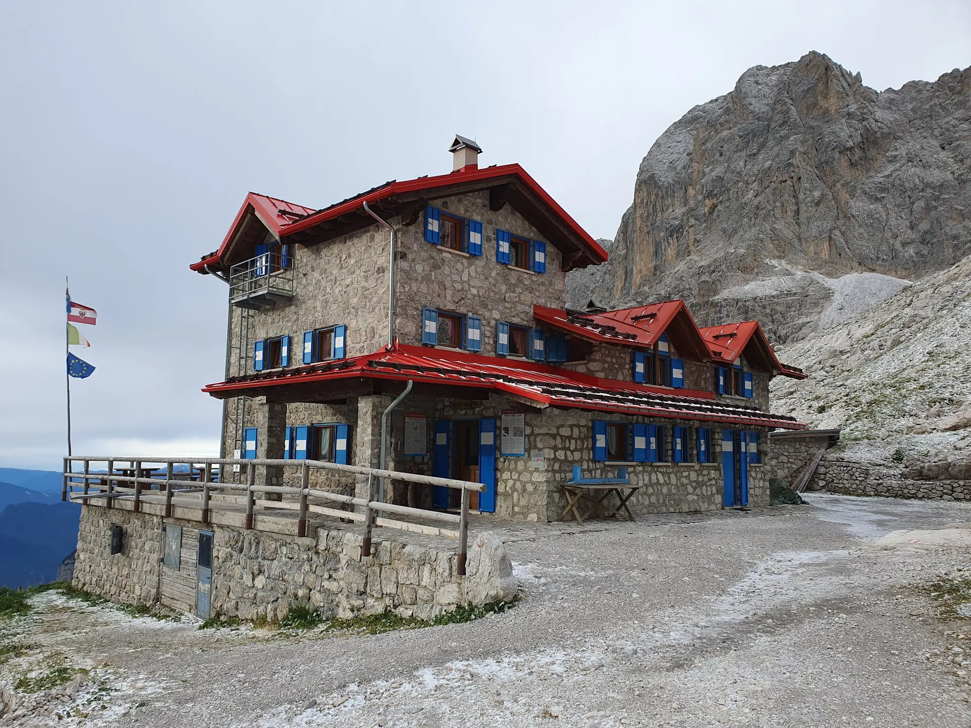 Rifugio Agostini … mit vereisten Wegen | © Andreas Böttcher / DAV Mainz