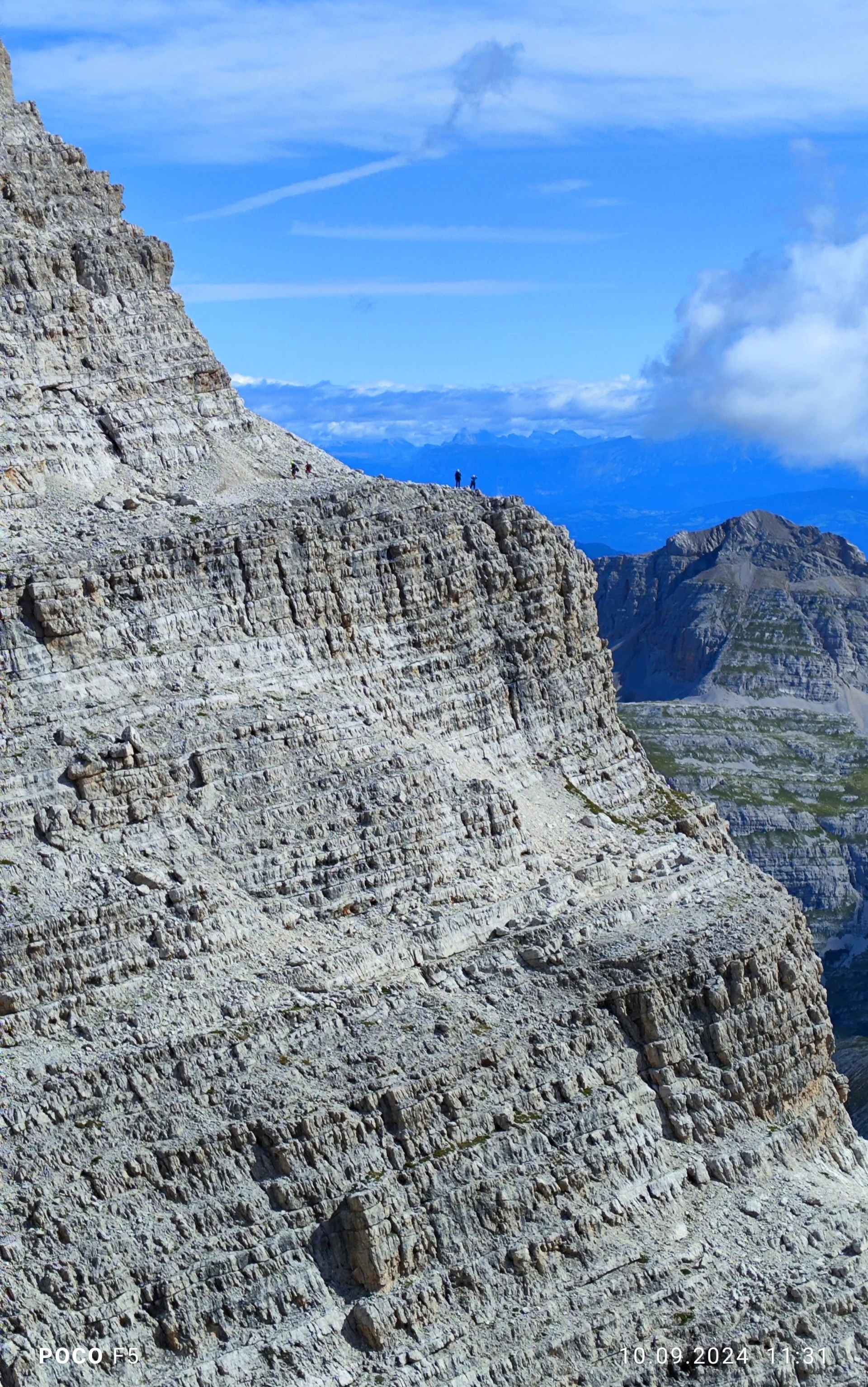 Auf den Bändern des Sentiero Alfredo Benini | © Erika Chaari  / DAV Mainz