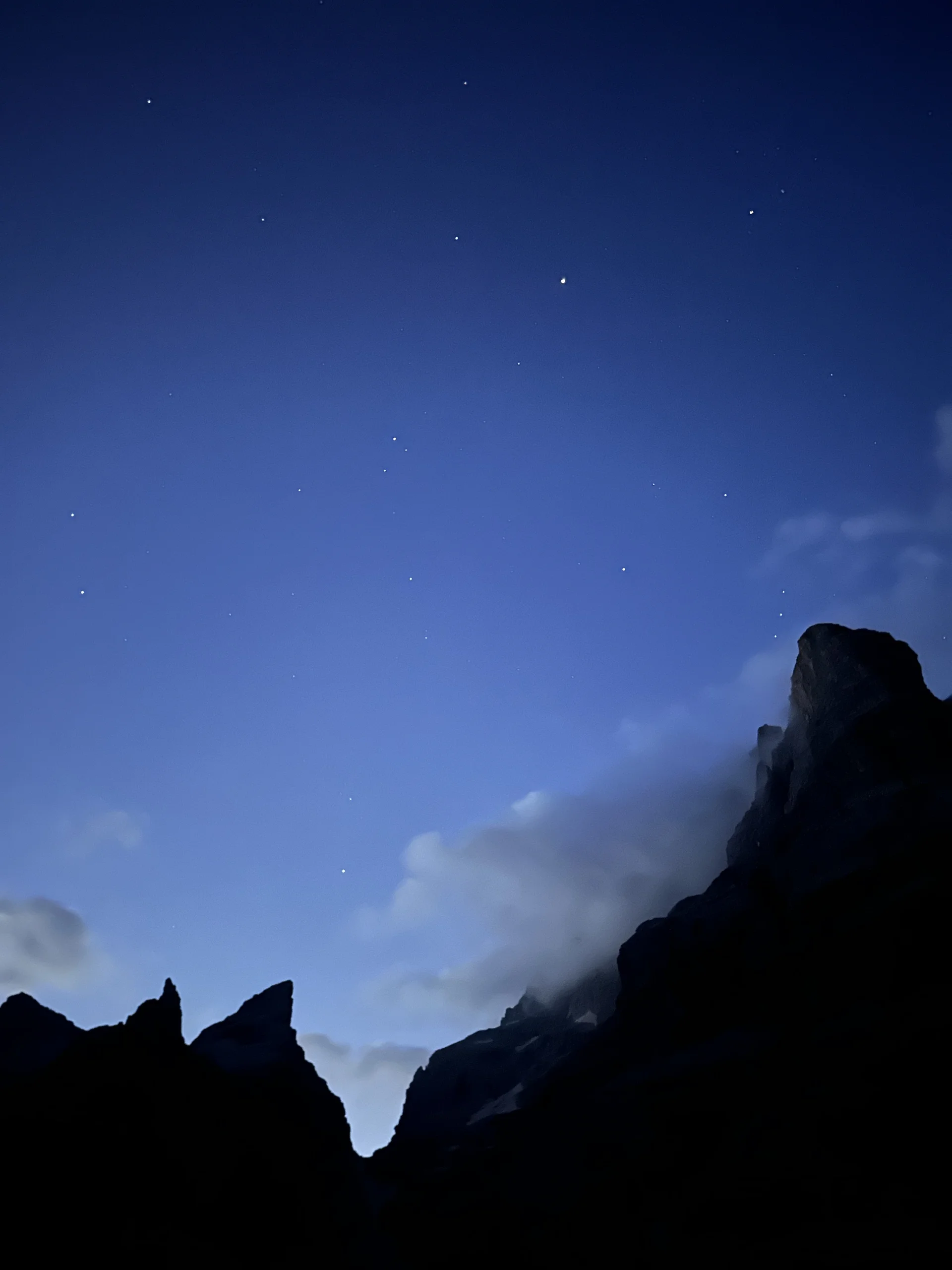 Früher Aufbruch am Rifugio Tuckett | © Sandra Holte / DAV Mainz