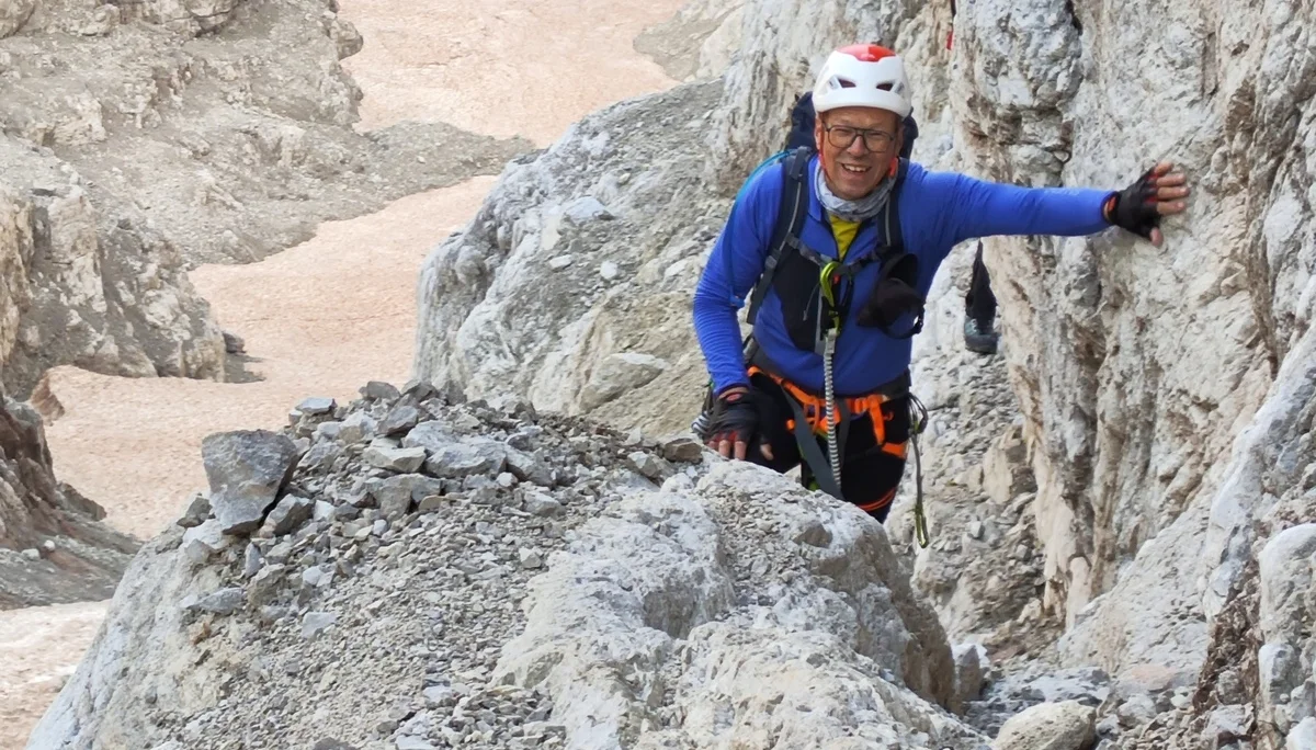 Unser stets gut gelaunter Tourenleiter Oliver im Aufstieg zur Tuckett-Scharte | © Erika Chaari  / DAV Mainz