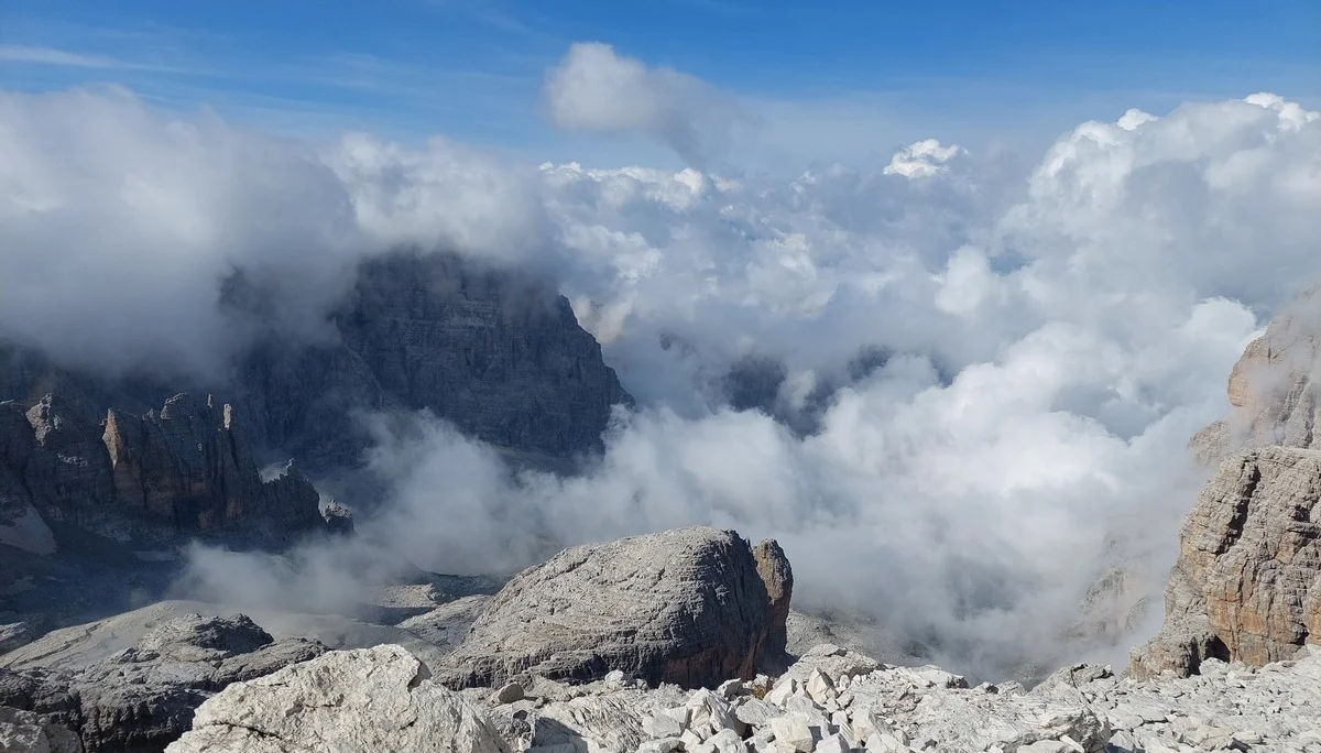 Sentiero Bocchette Alte - tolle Aussichten vom Pausenplatz | © Hans Zens / DAV Mainz