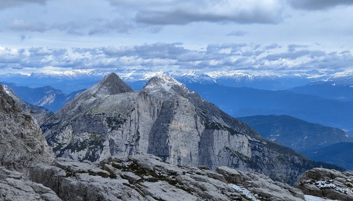 Aussicht auf schneebedeckte Gipfel | © Erika Chaari  / DAV Mainz