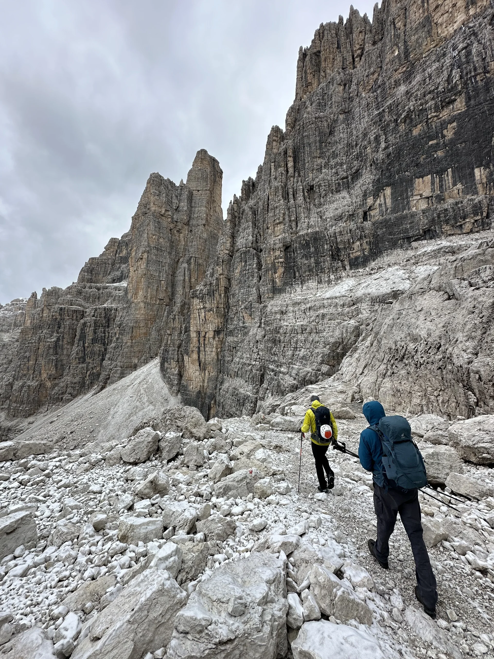 Abstieg mit Blick auf den Campanile Basso | © Sandra Holte / DAV Mainz