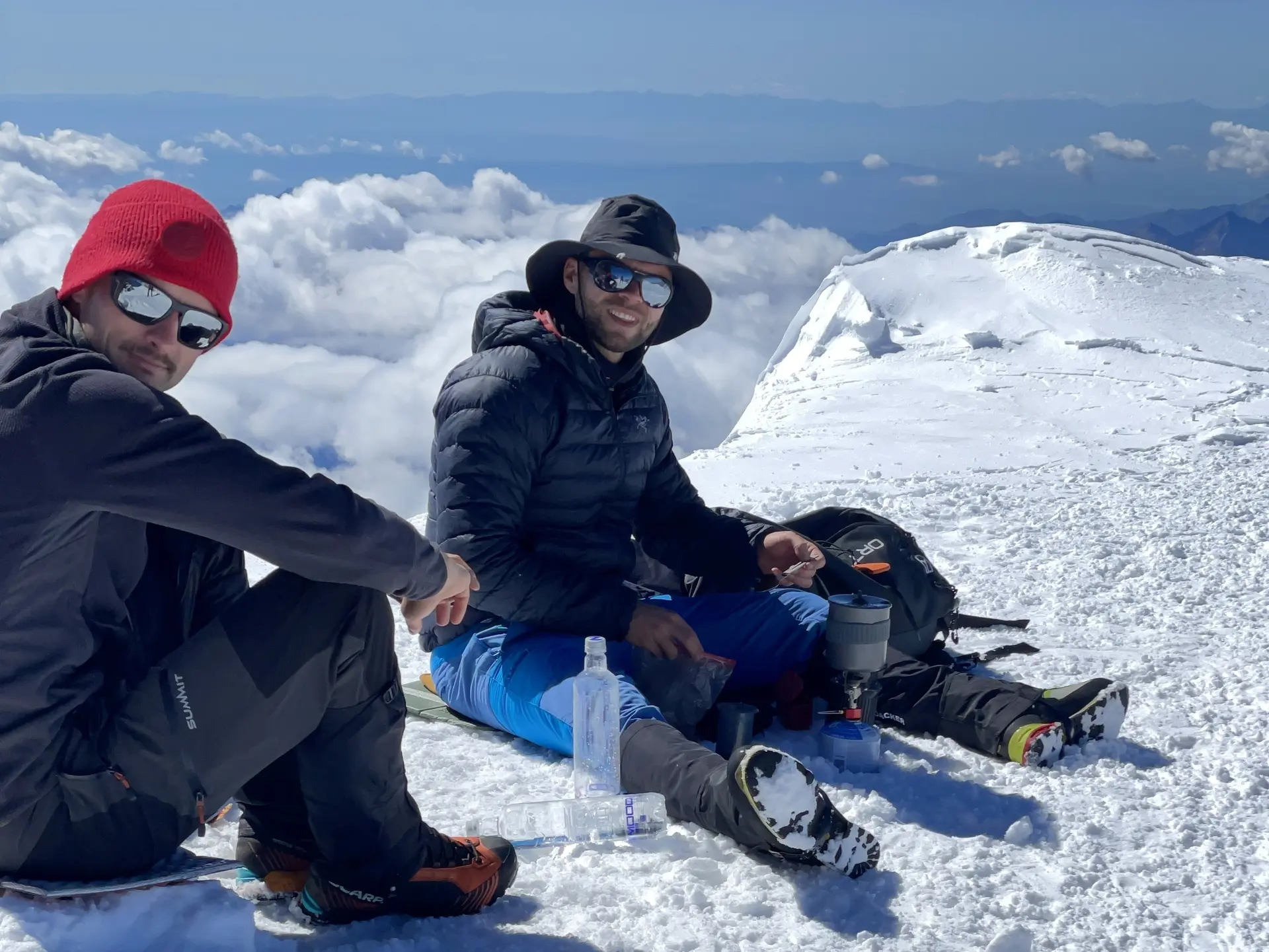 Dustins Kaffee auf der Punta Gnifetti | © DAV Mainz / Tourengruppe Monte Emilius und Monte Rosa (17.-23.08.2025)