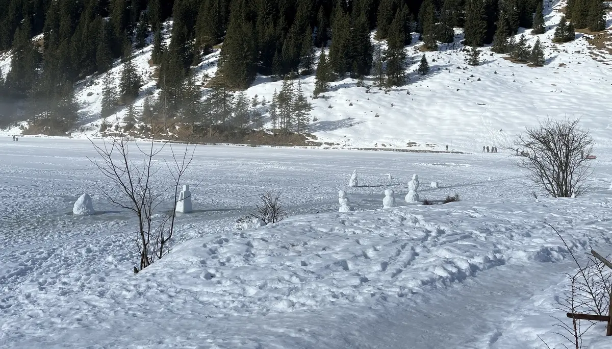 Vilsalpsee - Schneemann-Parade | © DAV Mainz / Tourengruppe Schneeschuhtouren im Tannheimer Tal (04.-08.02.2026)