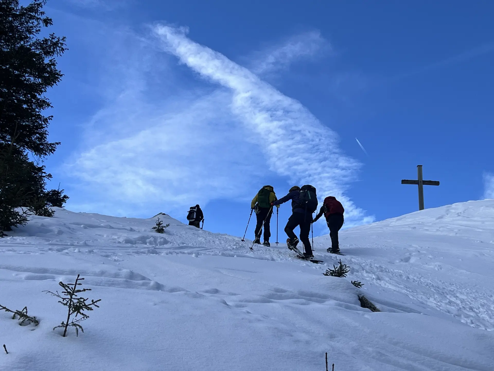 Steil bergauf durchs Älpeletal | © DAV Mainz / Tourengruppe Schneeschuhtouren im Tannheimer Tal (04.-08.02.2026)