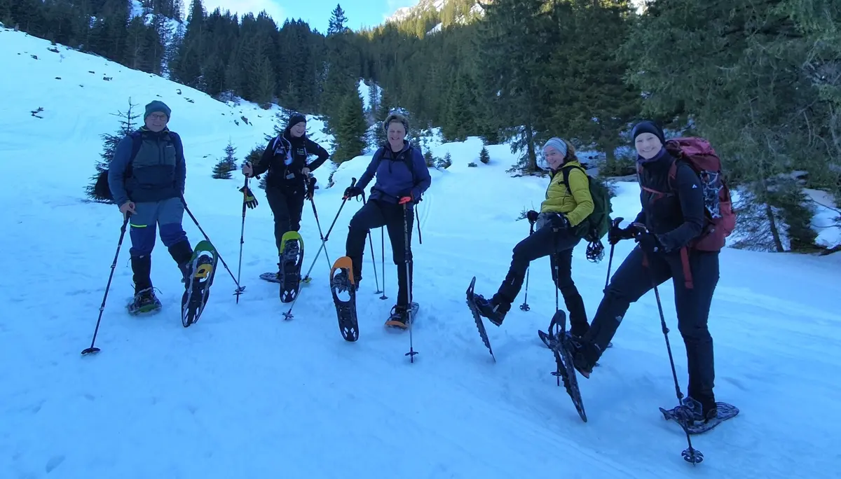 Schneeschuh-Ballett | © DAV Mainz / Tourengruppe Schneeschuhtouren im Tannheimer Tal (04.-08.02.2026)