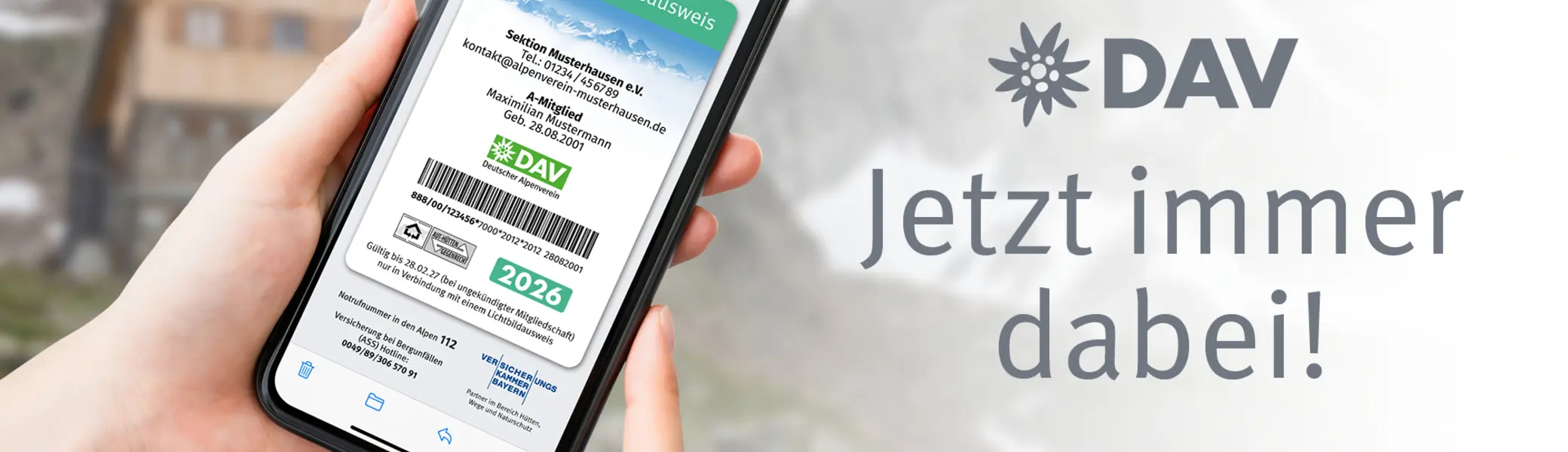 Ein Smartphone mit dem digitalen Mitgliedsausweis im Display | © DAV