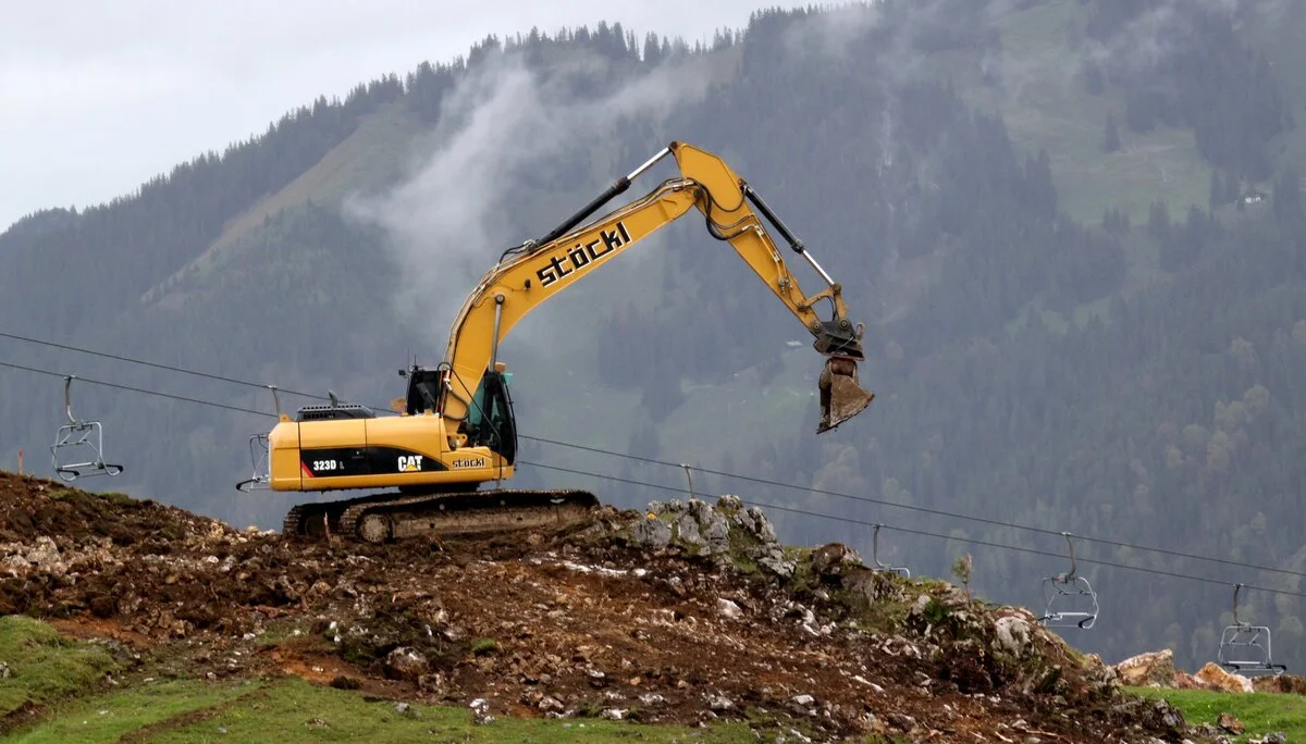 Bauarbeiten auf dem Sudelfeld: ein Bagger | © DAV/Steffen Reich