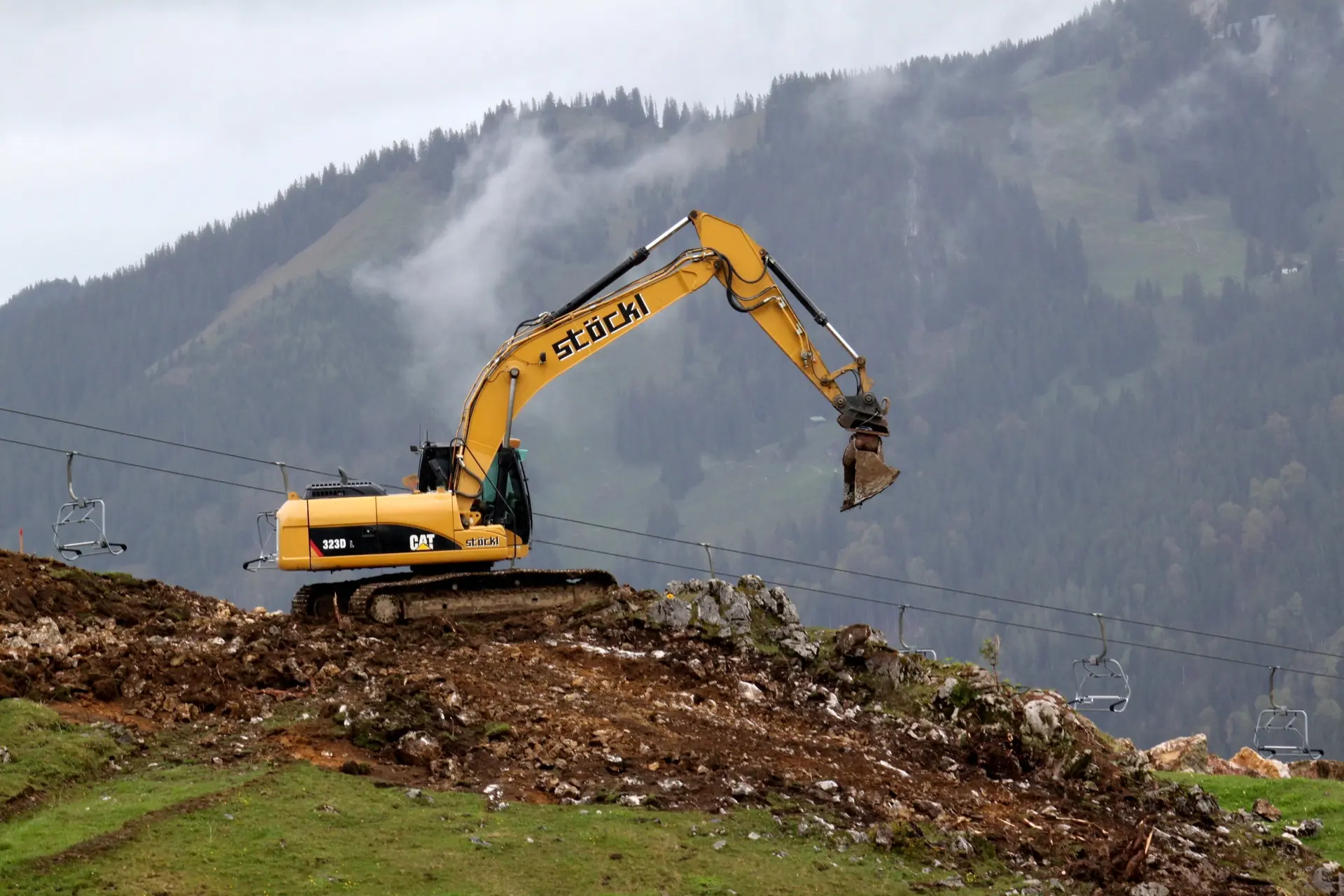 Bauarbeiten auf dem Sudelfeld: ein Bagger | © DAV/Steffen Reich
